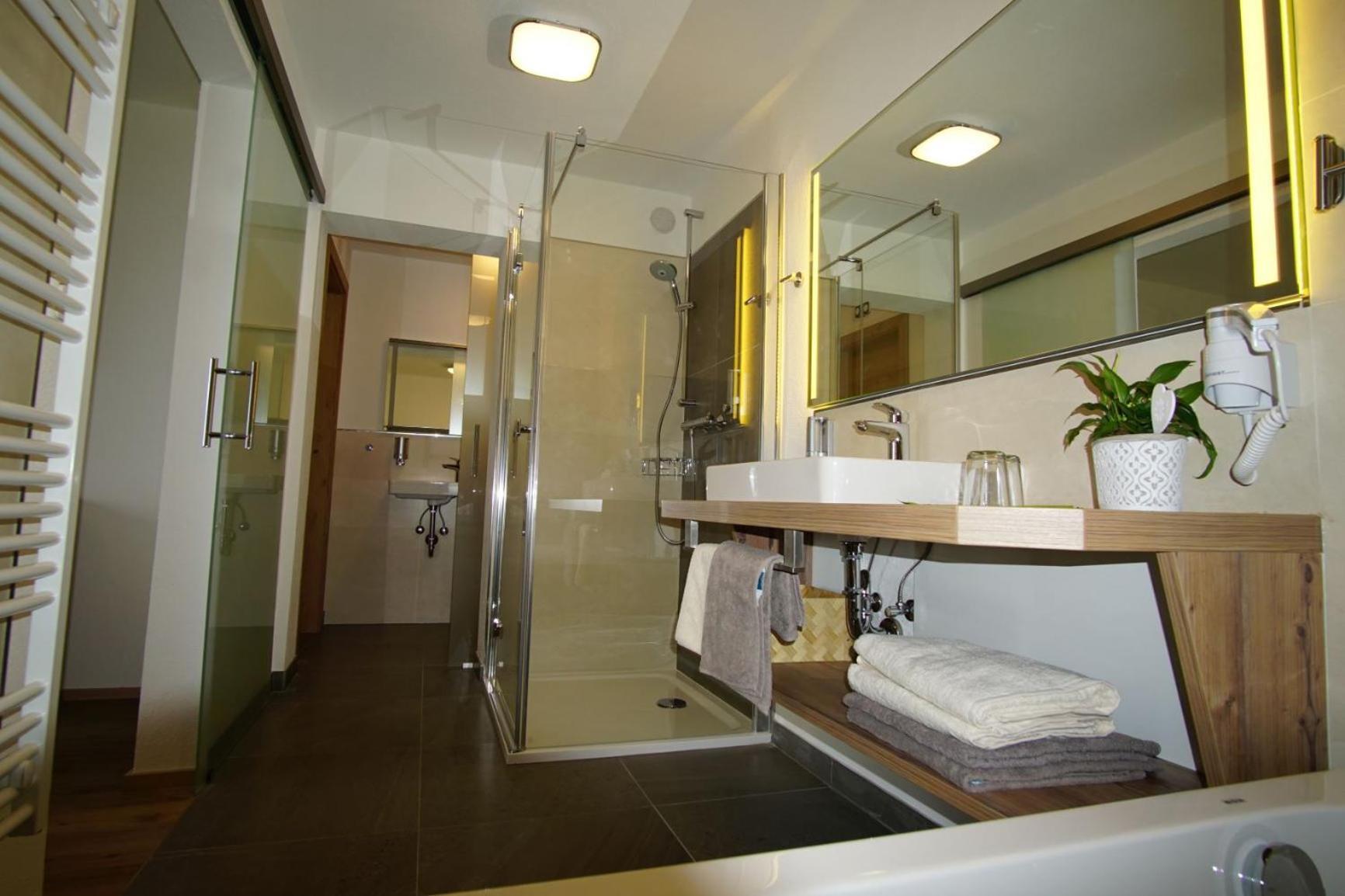 Hotel Irmgard Strass im Attergau المظهر الخارجي الصورة